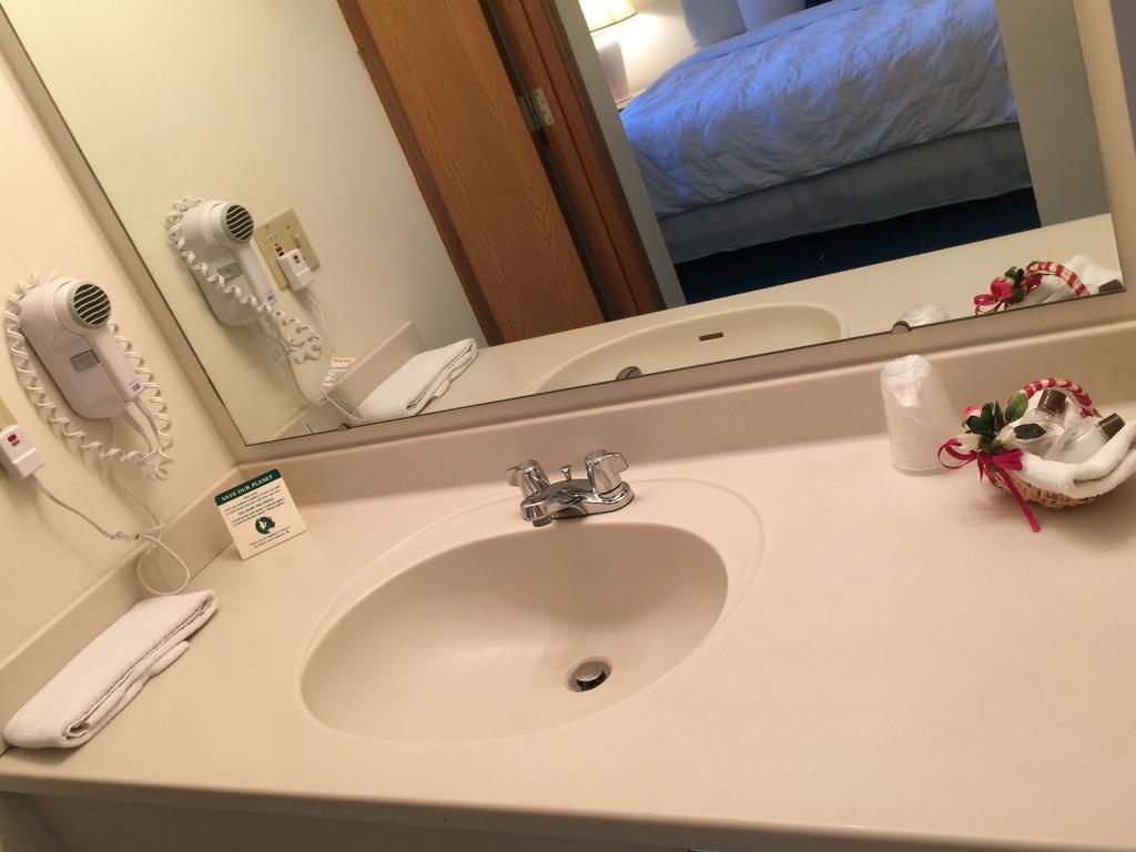 Americas Best Value Inn & Suites - Bluffton Cameră foto